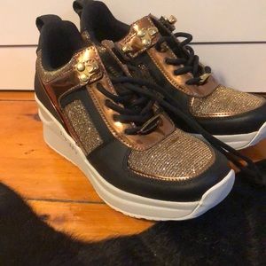 DKNY Leo Wedge Gold Sneaker